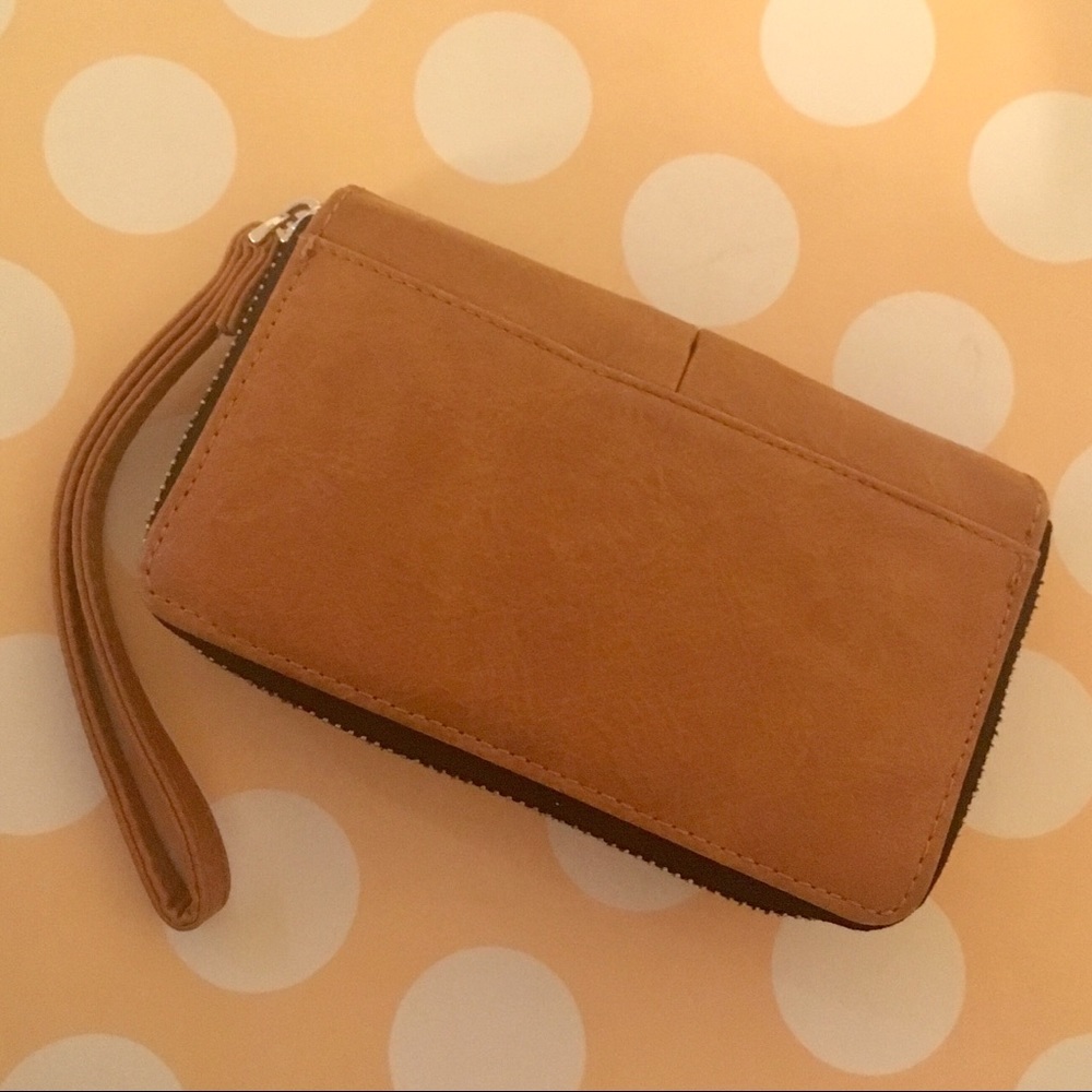 Kenneth Cole Reaction Wristlet / Wallet (New) - Picture 6 of 8